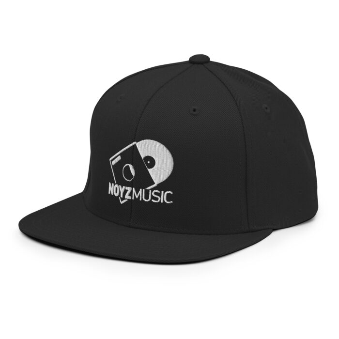 NZBG019 – Gorra snapback (logo NZ blanco)