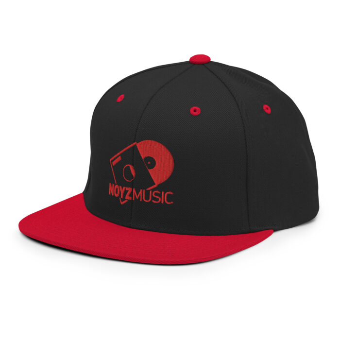 NZBG021 – Gorra snapback (logo NZ rojo)